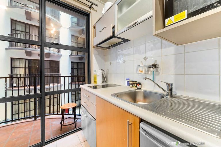 Photo of property in Atrium Apartments, 2i/154 The Terrace, Wellington Central, Wellington, 6011