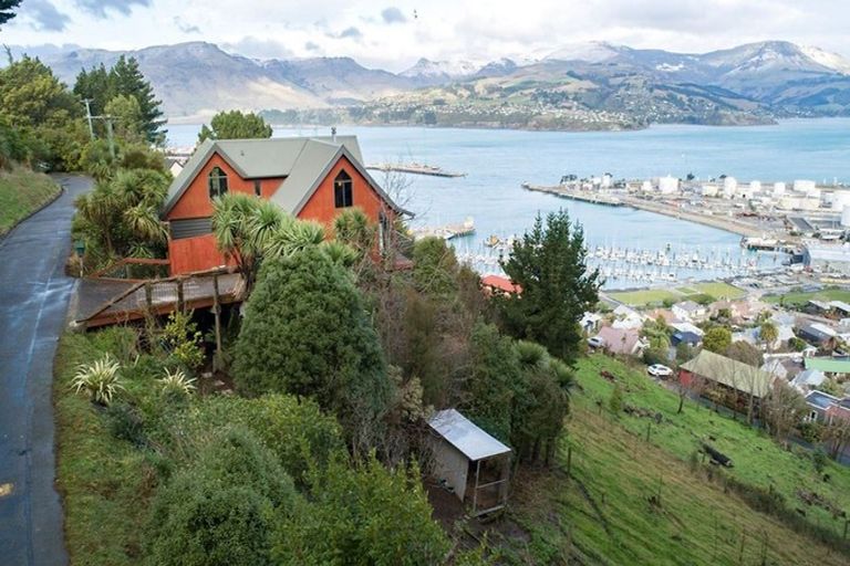 Photo of property in 7 Harmans Road, Lyttelton, 8082