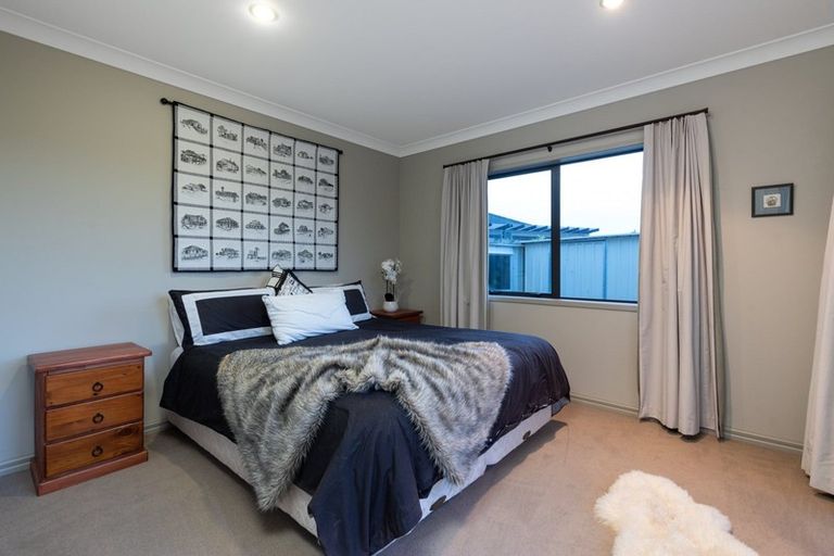 Photo of property in 2 Crater Close, Pyes Pa, Tauranga, 3112