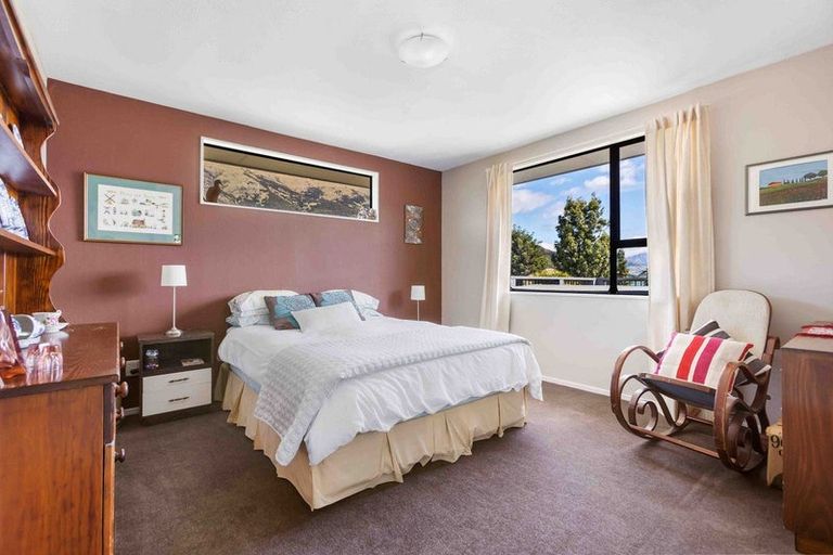 Photo of property in 17 Parry Crescent, Lake Hawea, 9382