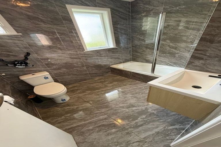 Photo of property in 49 Lauderdale Road, Birkdale, Auckland, 0626