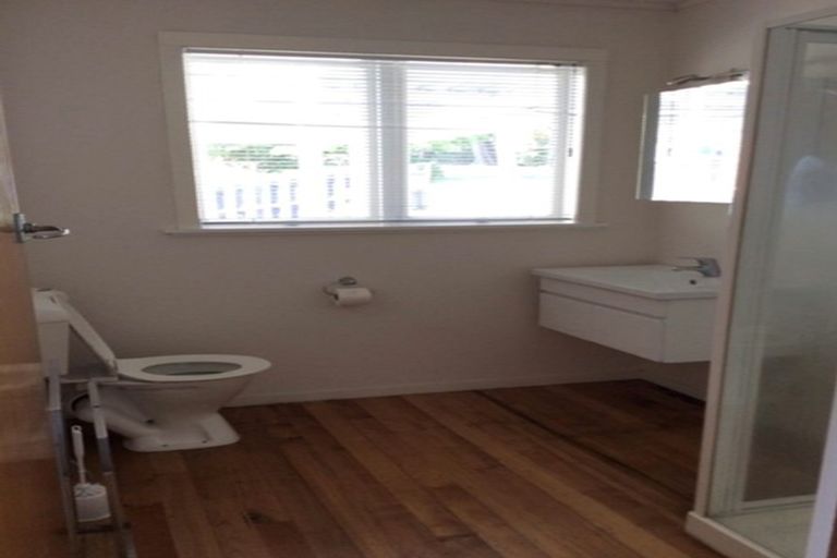 Photo of property in 29 Island Bay Road, Beach Haven, Auckland, 0626