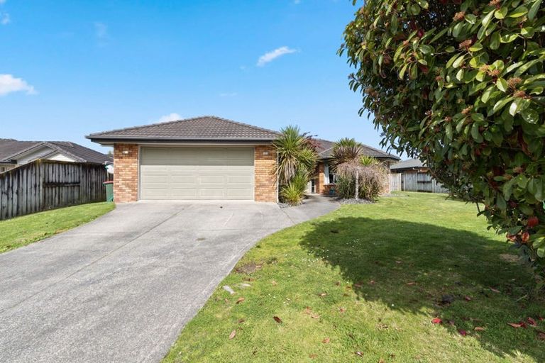 Photo of property in 9 Whitford Place, Rototuna North, Hamilton, 3210