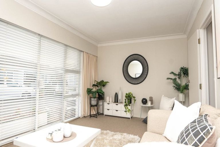 Photo of property in 2/52 Wallace Road, Papatoetoe, Auckland, 2025