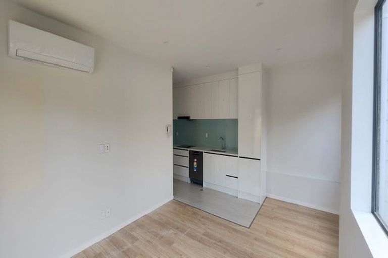 Photo of property in 39 Cascades Road, Pakuranga Heights, Auckland, 2010