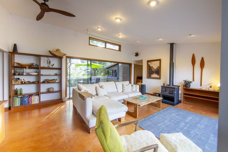 Photo of property in 679 Cove Road, Waipu, 0582