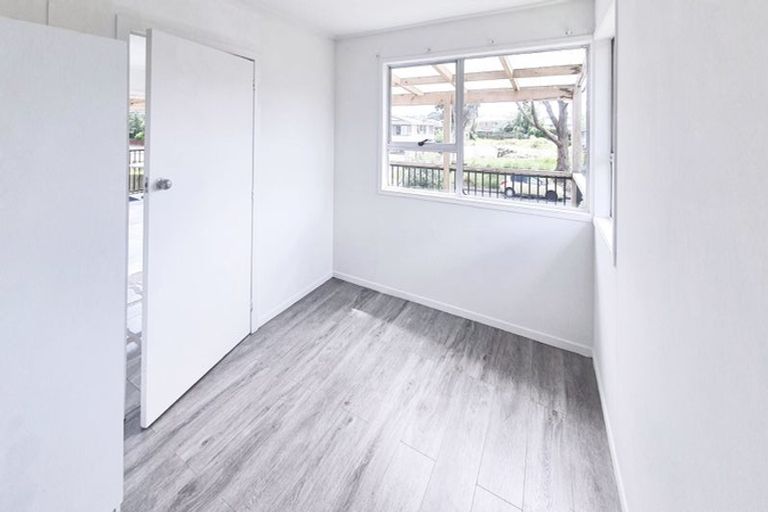 Photo of property in 37 Larissa Avenue, Henderson, Auckland, 0610