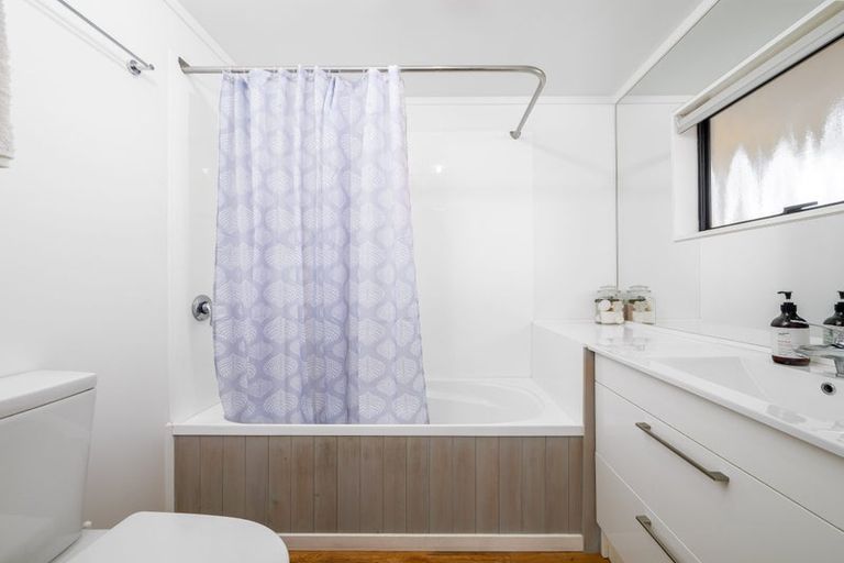 Photo of property in 2 Tuatahi Place, Kerikeri, 0230