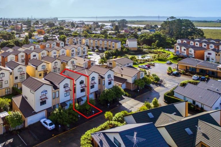 Photo of property in St Claire Village, 5/172 Mcleod Road, Te Atatu South, Auckland, 0610