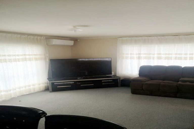 Photo of property in 15 Kaimoana Street, Weymouth, Auckland, 2103