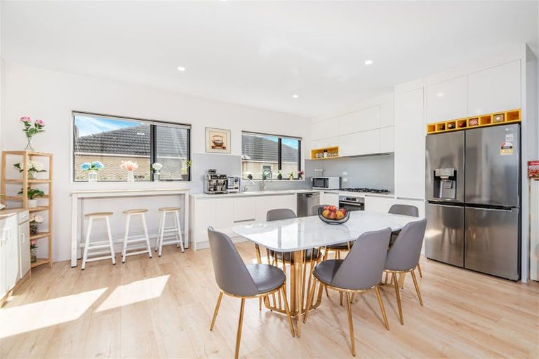 Photo of property in 113b Wharf Road, Te Atatu Peninsula, Auckland, 0610