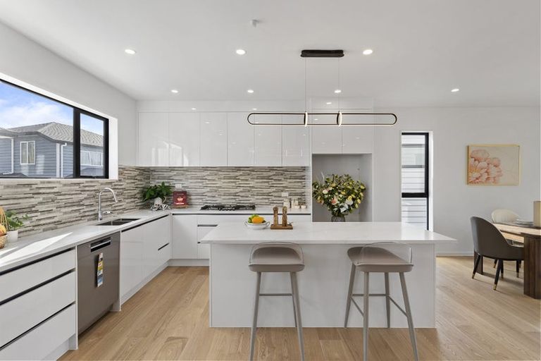 Photo of property in 31c Linwood Avenue, Forrest Hill, Auckland, 0620