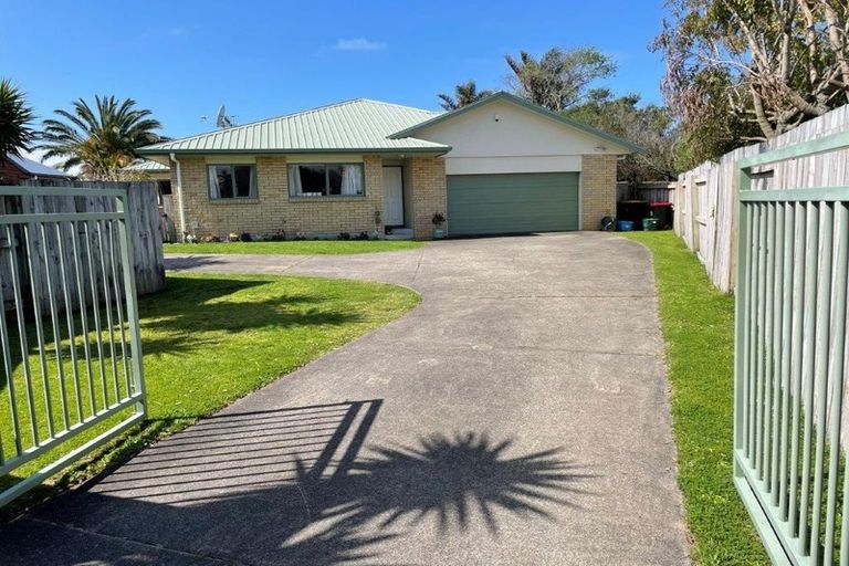 Photo of property in 4a Thebes Grove, Papamoa Beach, Papamoa, 3118