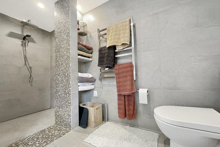 Photo of property in 95 Beazley Avenue, Paparangi, Wellington, 6037