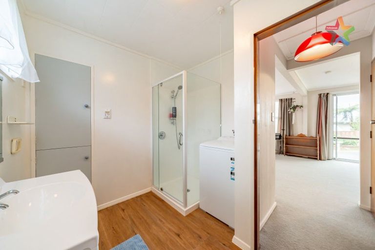 Photo of property in 2 Honeysuckle Grove, Maungaraki, Lower Hutt, 5010