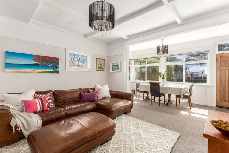 Photo of property in 75 Marine Parade, Eastbourne, Lower Hutt, 5013