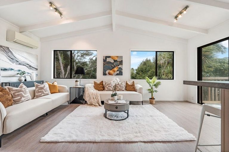 Photo of property in 2/104 Ocean View Road, Northcote, Auckland, 0627