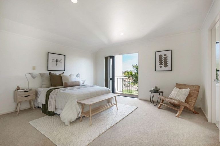 Photo of property in 1/14 Ponderosa Drive, Oteha, Auckland, 0632