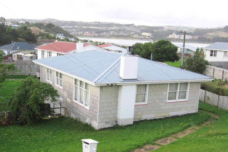 Photo of property in 27 Waiuta Street, Titahi Bay, Porirua, 5022