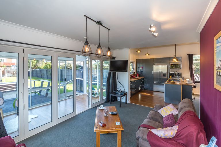 Photo of property in 55 Blake Street, New Brighton, Christchurch, 8061