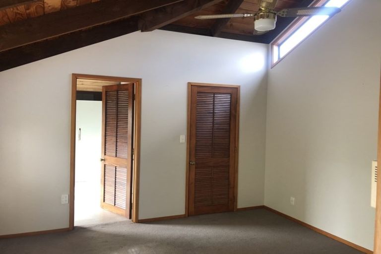 Photo of property in 2/69 Saddleback Rise, Murrays Bay, Auckland, 0630