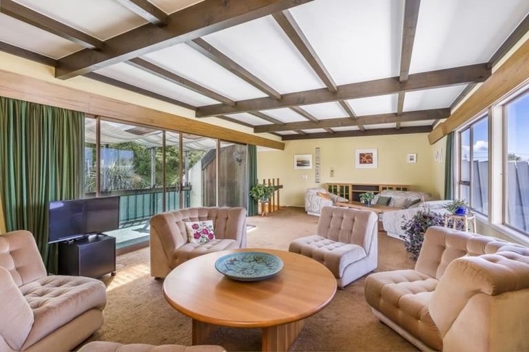 Photo of property in 1/8 Long Street, Torbay, Auckland, 0630