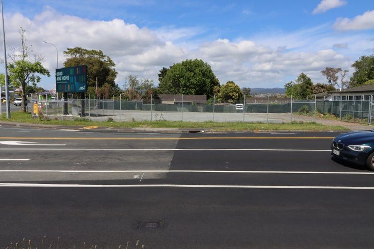 Photo of property in 320 Lincoln Road, Henderson, Auckland, 0610