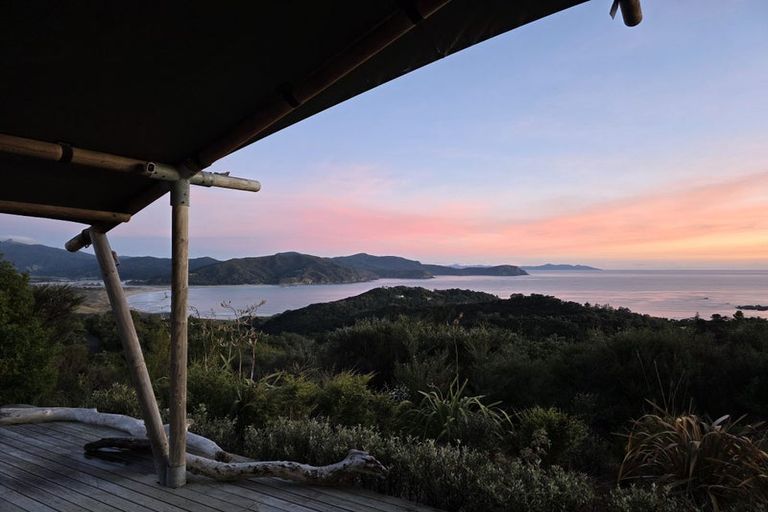 Photo of property in 867 Tuateawa Road, Waikawau, Coromandel, 3584