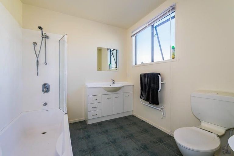 Photo of property in 15/11 The Avenue, Albany, Auckland, 0632