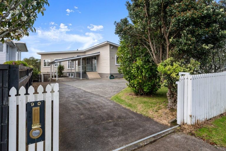 Photo of property in 90 Sandspit Road, Shelly Park, Auckland, 2014