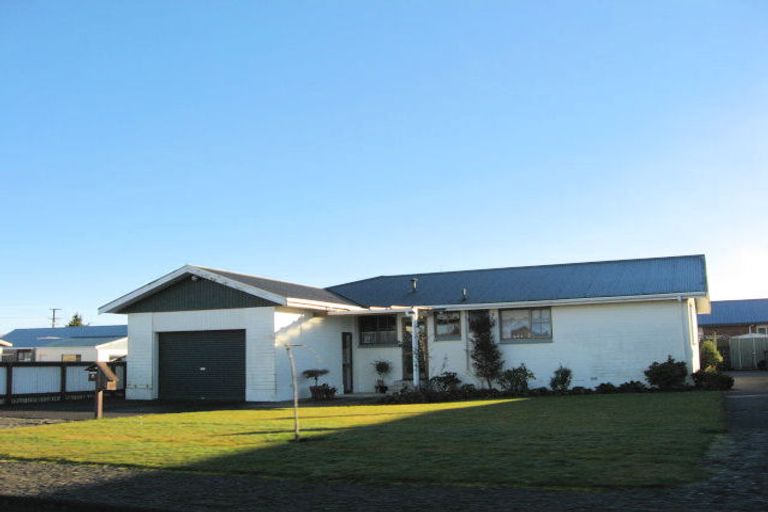 Photo of property in 8 Union Street, Winton, 9720