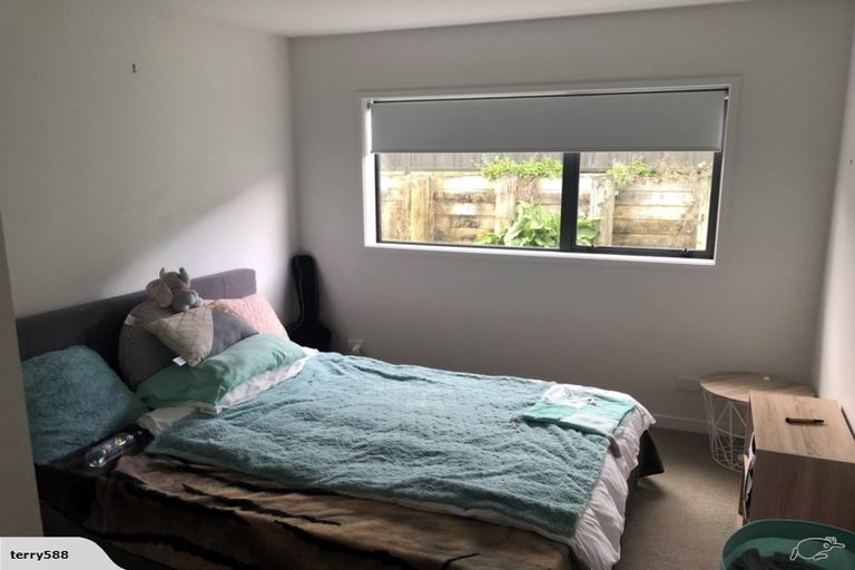 Photo of property in 5 Sunstone Crescent, Brown Owl, Upper Hutt, 5018