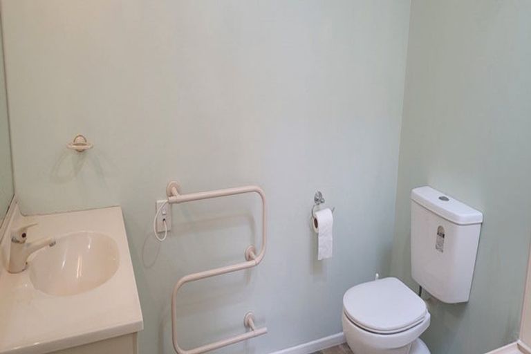 Photo of property in 28 Cambridge Street, Tawa, Wellington, 5028