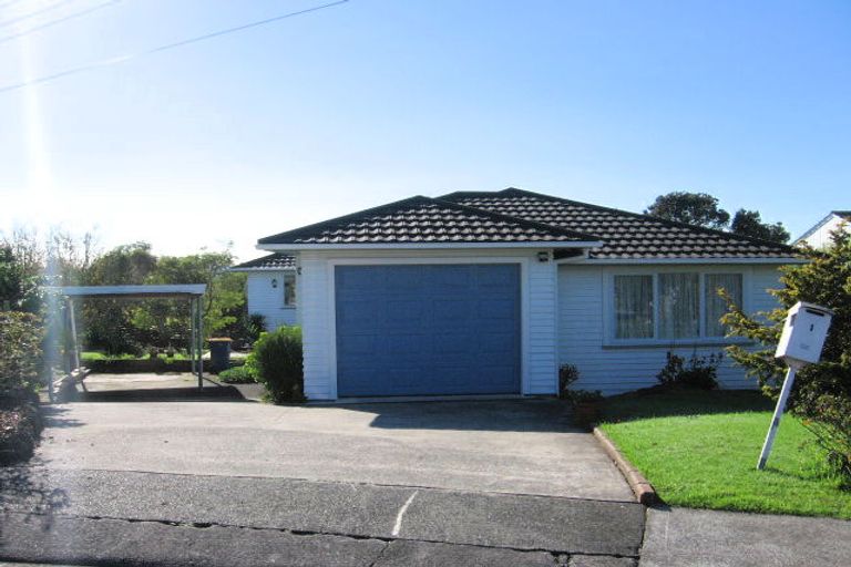 Photo of property in 1 Taha Road, Te Atatu South, Auckland, 0610