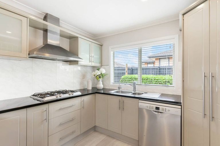 Photo of property in 30 Erne Crescent, East Tamaki, Auckland, 2016