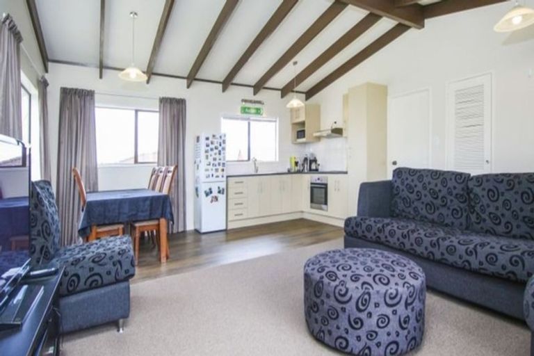 Photo of property in 142 Moire Road, West Harbour, Auckland, 0618