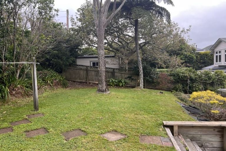 Photo of property in 4 Newcombe Crescent, Karori, Wellington, 6012