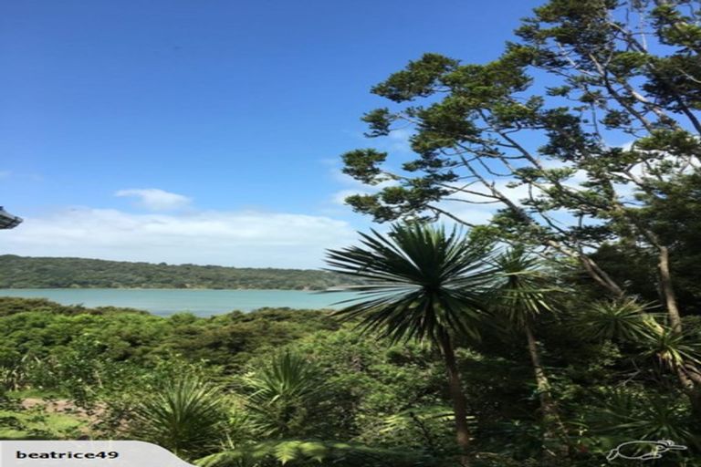 Photo of property in 3 Armour Road, Parau, Auckland, 0604