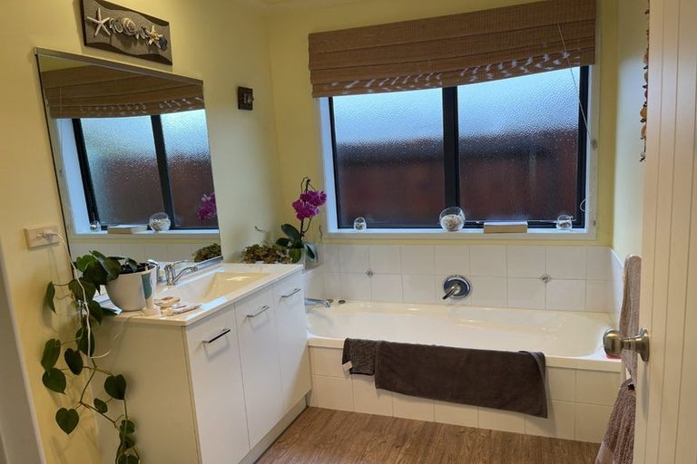 Photo of property in 11 Reefton Place, Papamoa Beach, Papamoa, 3118