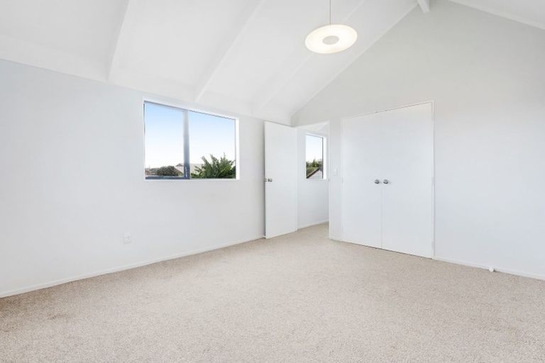 Photo of property in 1/2 Woodside Road, Manurewa, Auckland, 2102