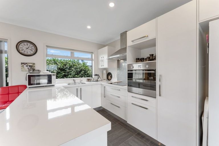 Photo of property in 27a Tukapa Street, Westown, New Plymouth, 4310