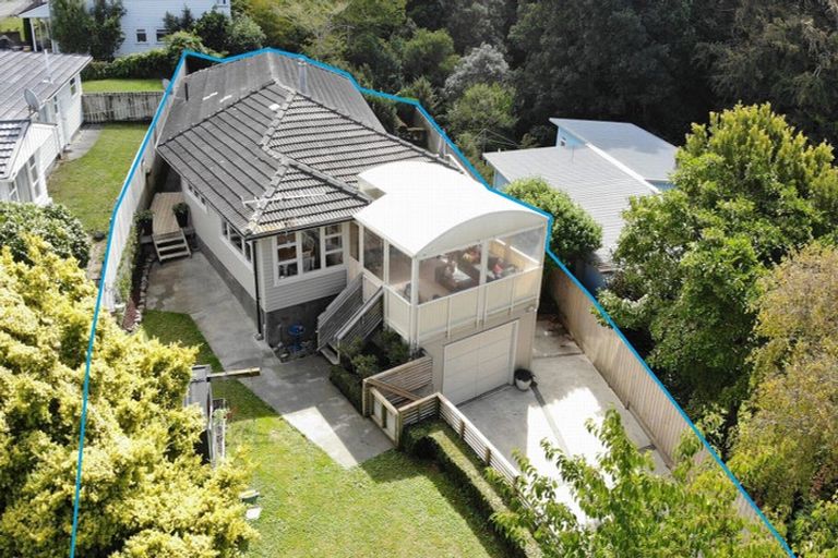 Photo of property in 327 Main Road, Tawa, Wellington, 5028
