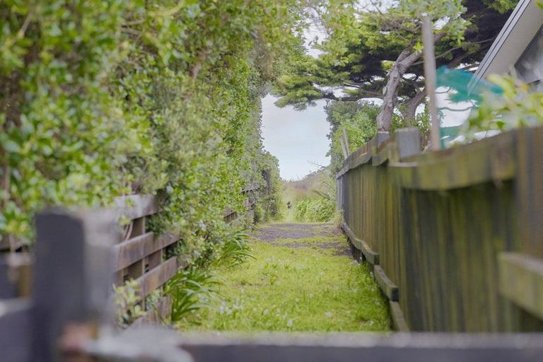 Photo of property in 115 Field Way, Waikanae Beach, Waikanae, 5036