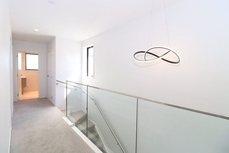 Photo of property in 127b Oreil Avenue, West Harbour, Auckland, 0618