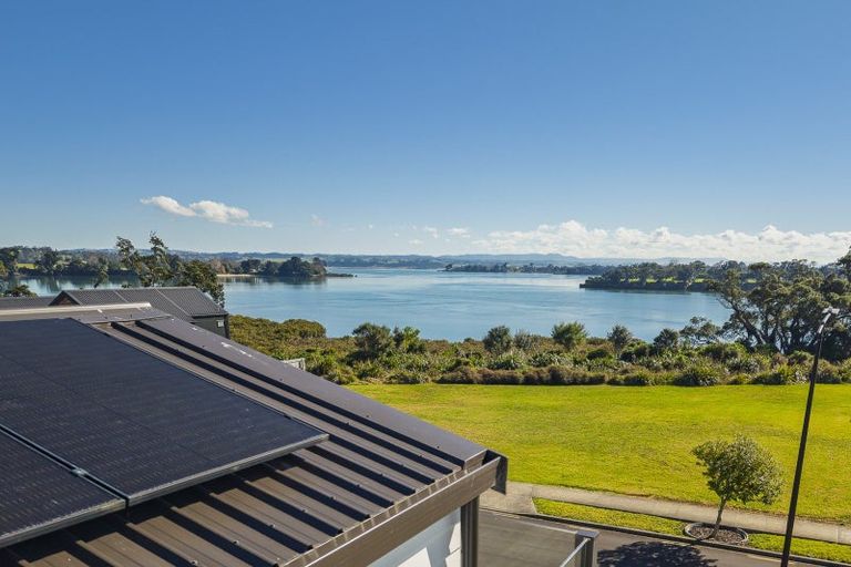 Photo of property in 42 Tahuna Minhinnick Drive, Glenbrook, Waiuku, 2681