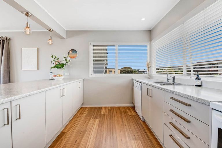 Photo of property in 8 Kotuku Place, Snells Beach, 0920