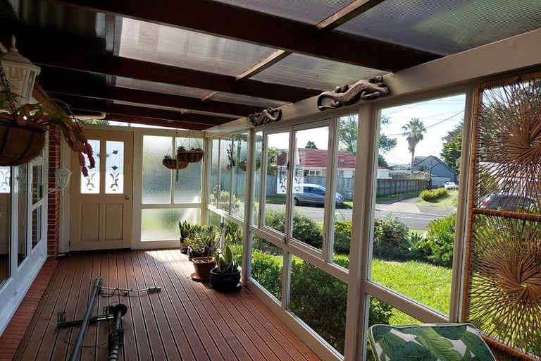 Photo of property in 73 Tiraumea Drive, Pakuranga, Auckland, 2010