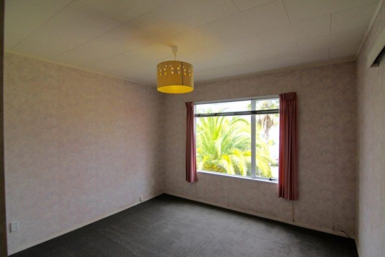 Photo of property in 17 Caribbean Drive, Unsworth Heights, Auckland, 0632