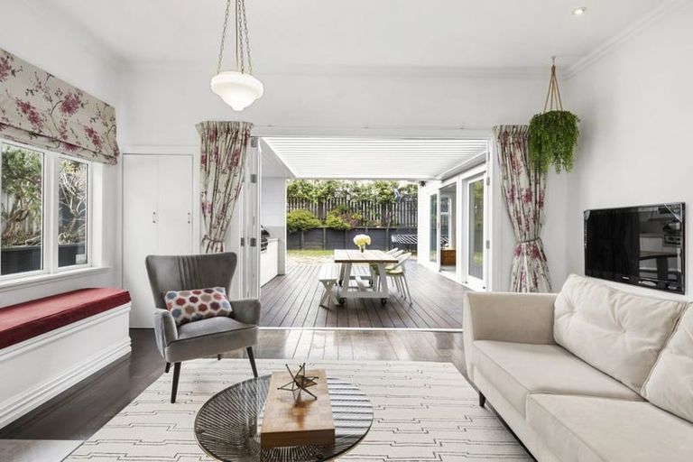 Photo of property in 28 Trent Street, Island Bay, Wellington, 6023