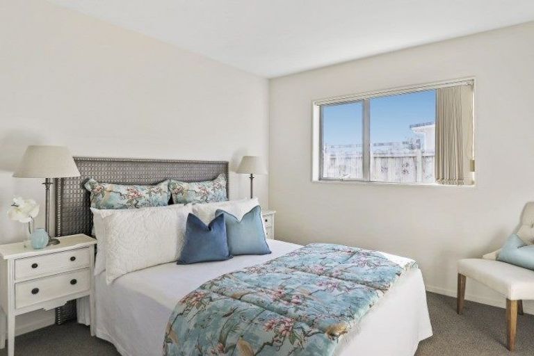 Photo of property in 36 Popokatea Drive, Takanini, 2112